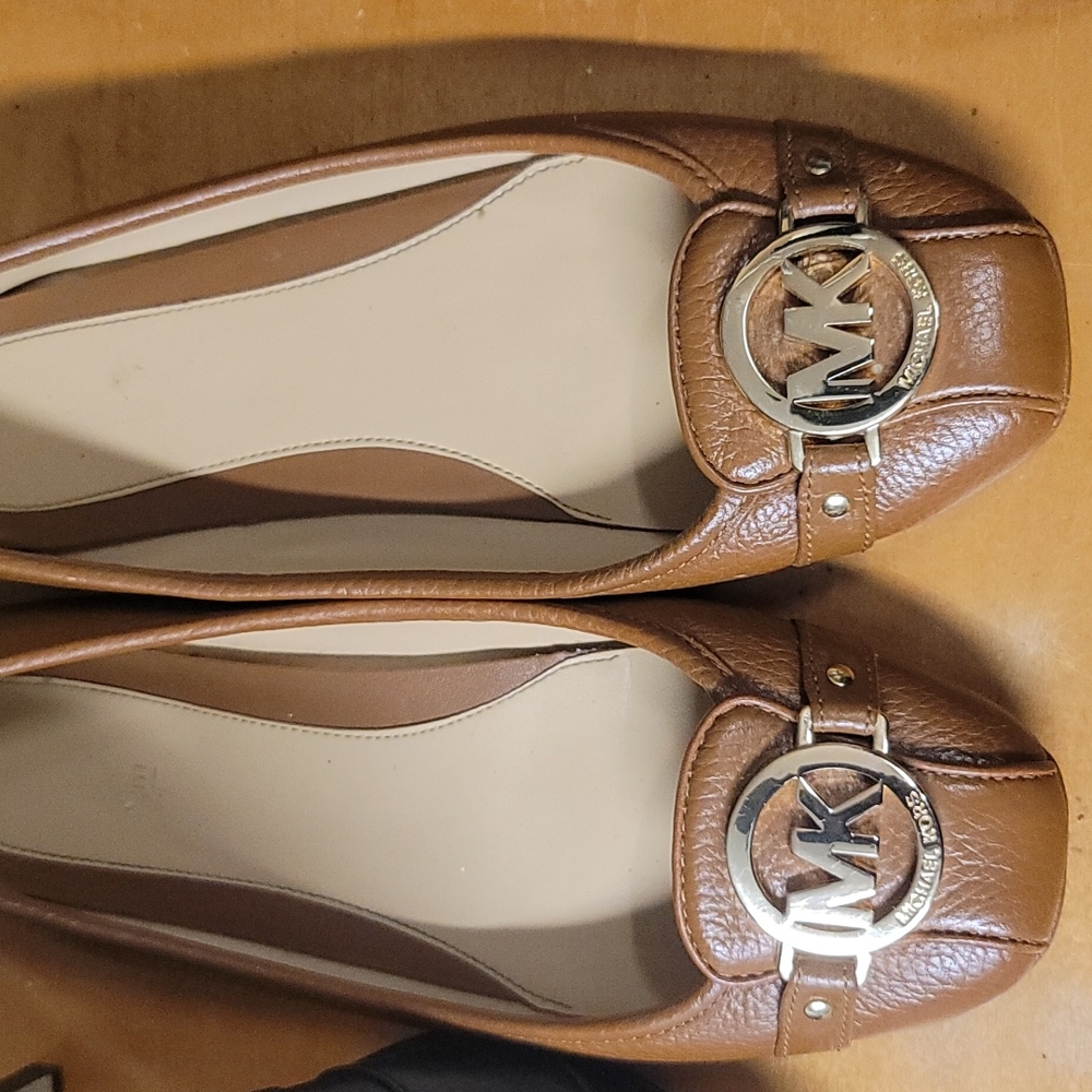 MK women flats